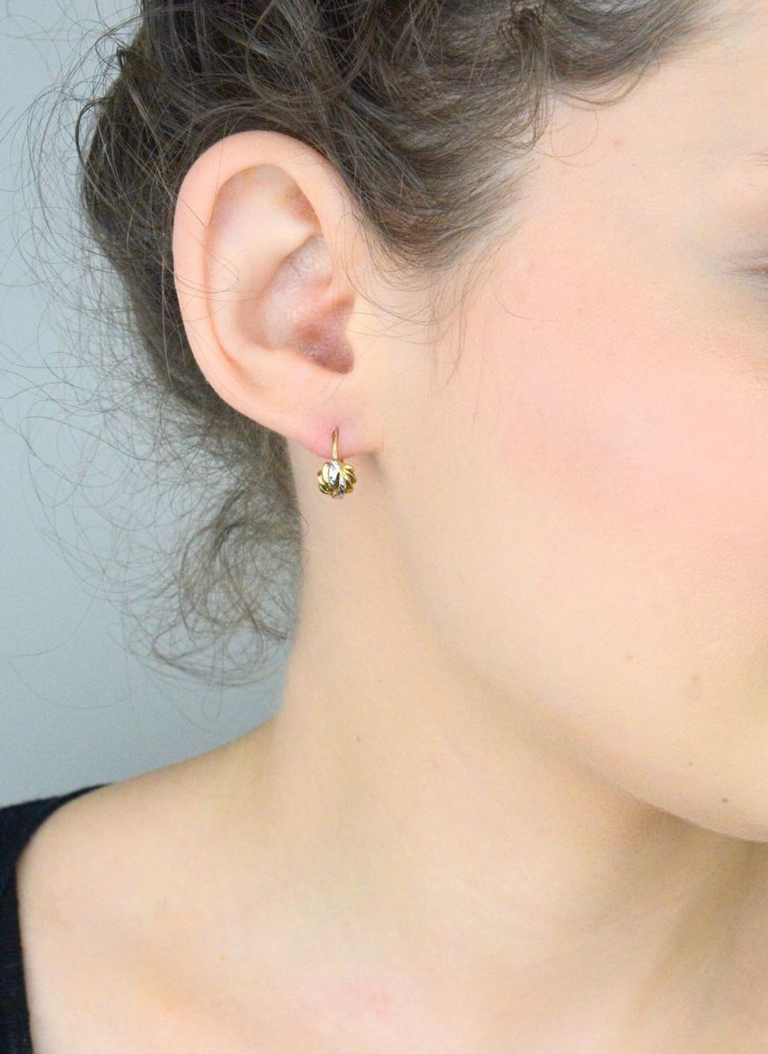 Kolczyki złote dla dziewczynki żółte i białe złoto 333. Urocze kolczyki dla małej dziewczynki, wykonane z wysokiej jakości złota próby 333. Kolczyki łączą eleganckie żółte 1.jpg